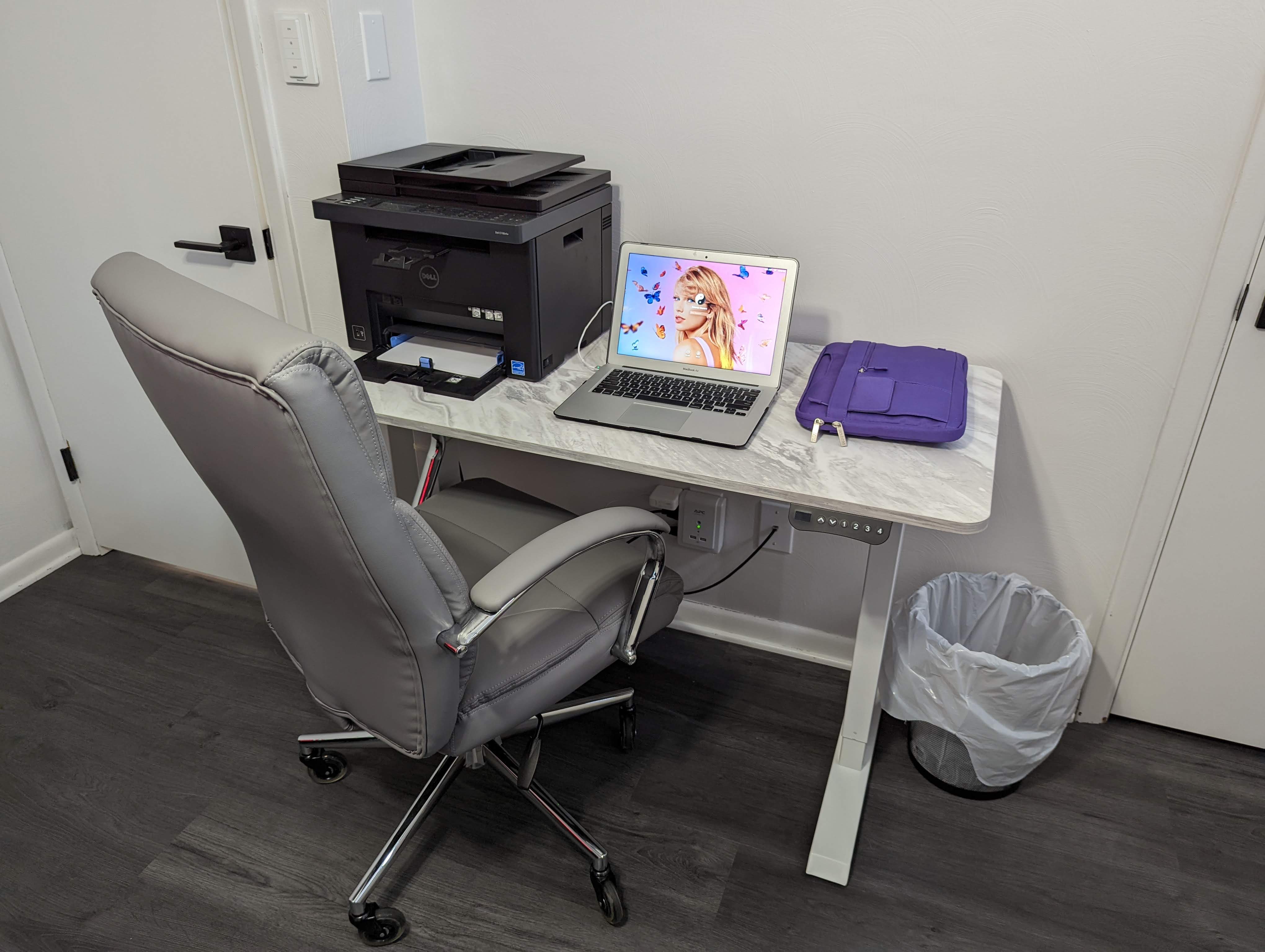 Amanda's Desk Setup